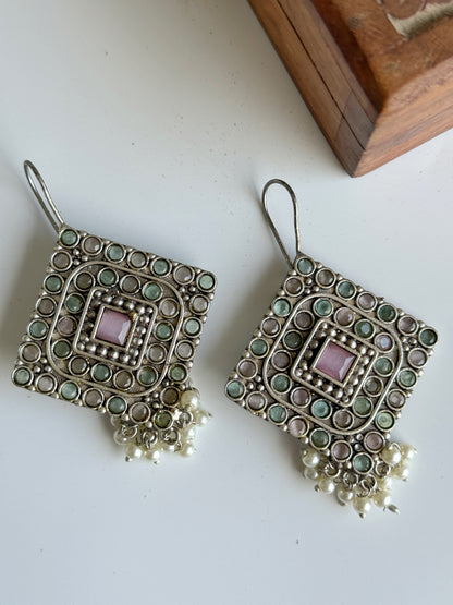 MAHIRA HOOK EARRINGS