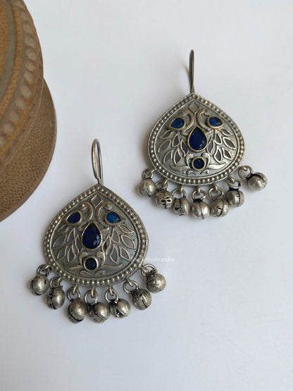 KAMNA HOOK EARRINGS