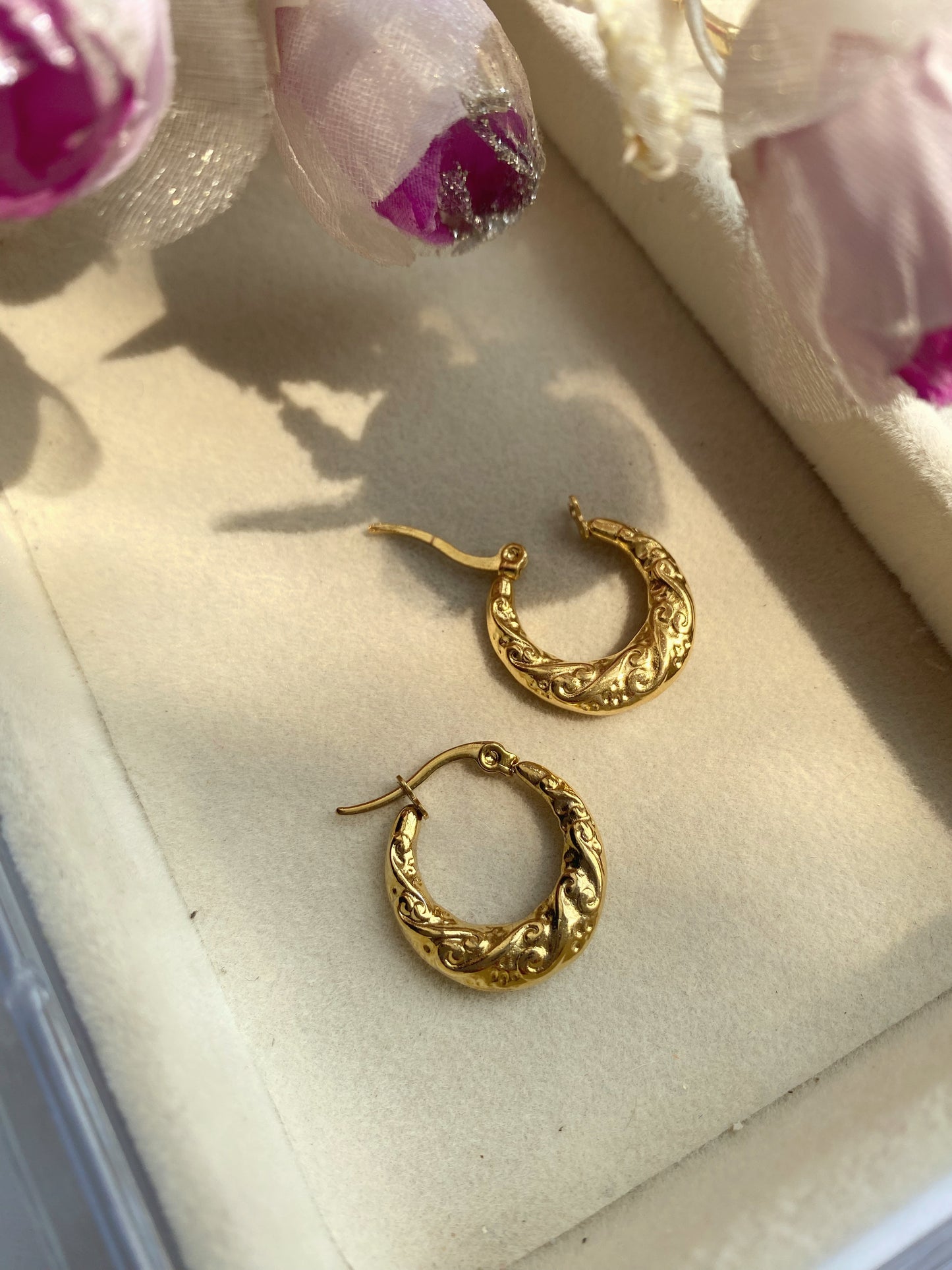 MILIE GOLD HOOPS