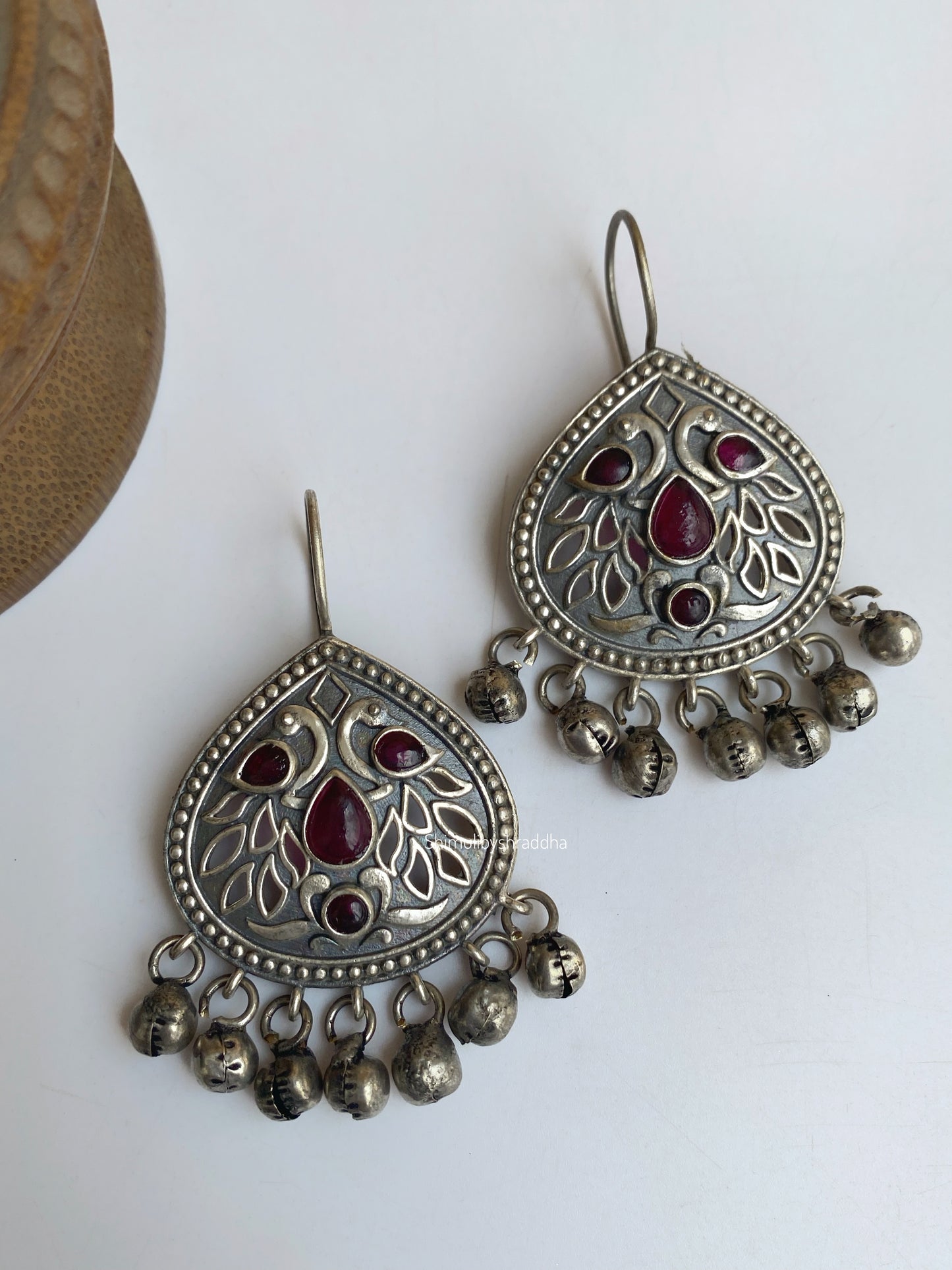 KAMNA HOOK EARRINGS