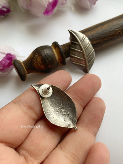 SILVERLOOKALIKE LEAF EARRINGS