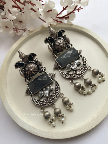 UDITI PEARL EARRINGS