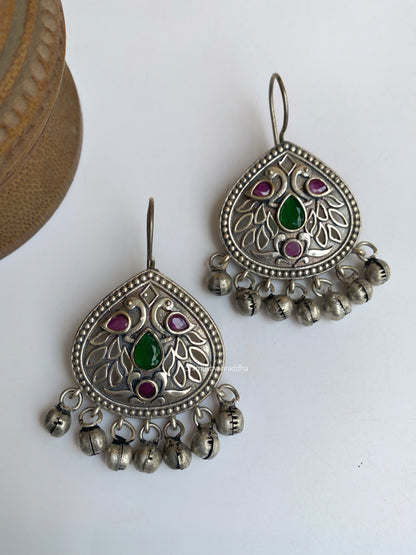 KAMNA HOOK EARRINGS