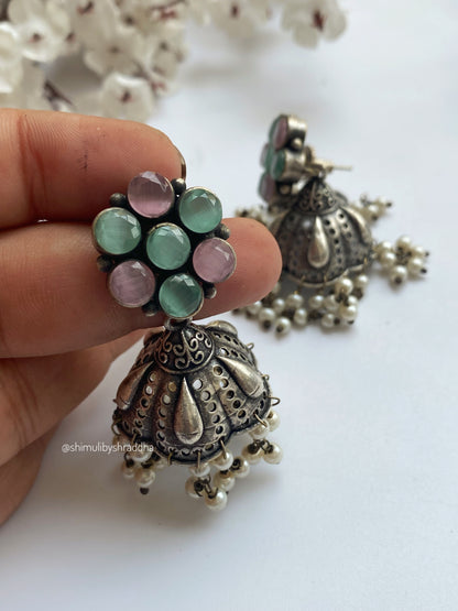 SILVERLOOKALIKE FLOWER PEARL JHUMKA