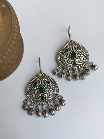 KAMNA HOOK EARRINGS