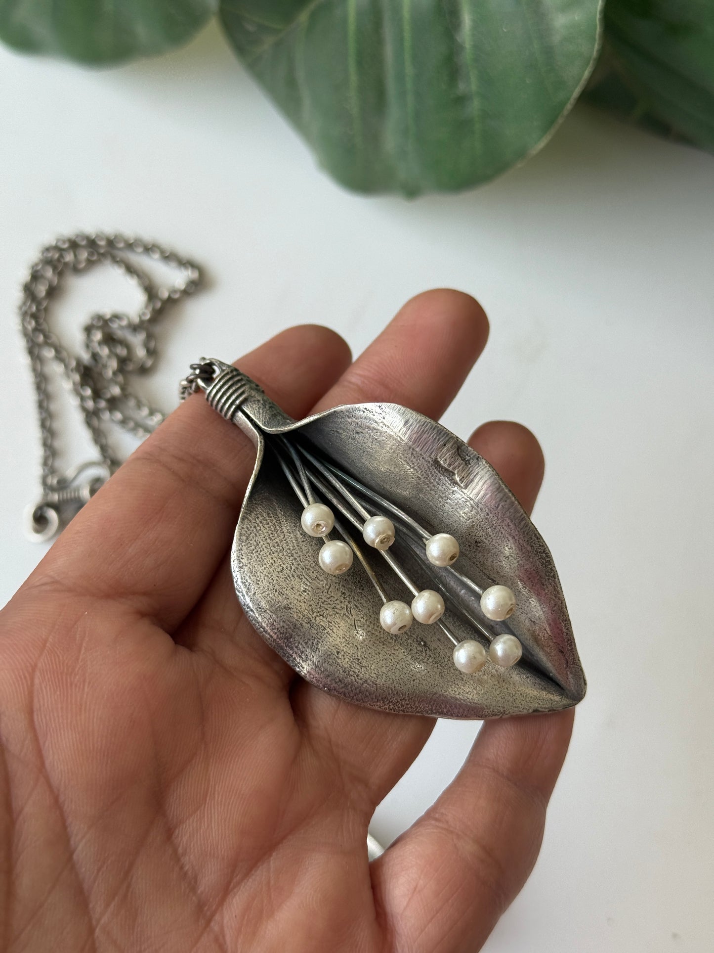 Leaf petal pearl necklace set