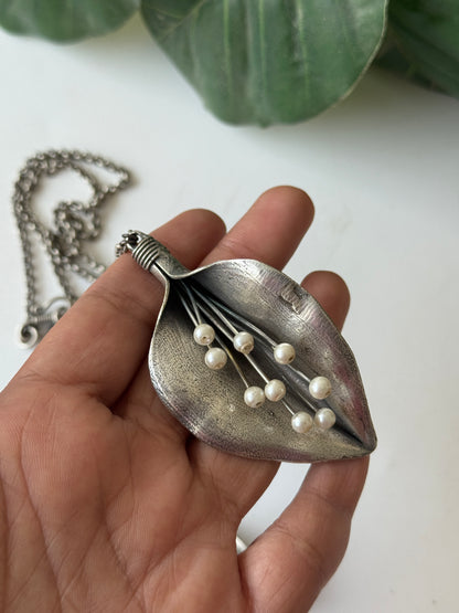 Leaf petal pearl necklace set