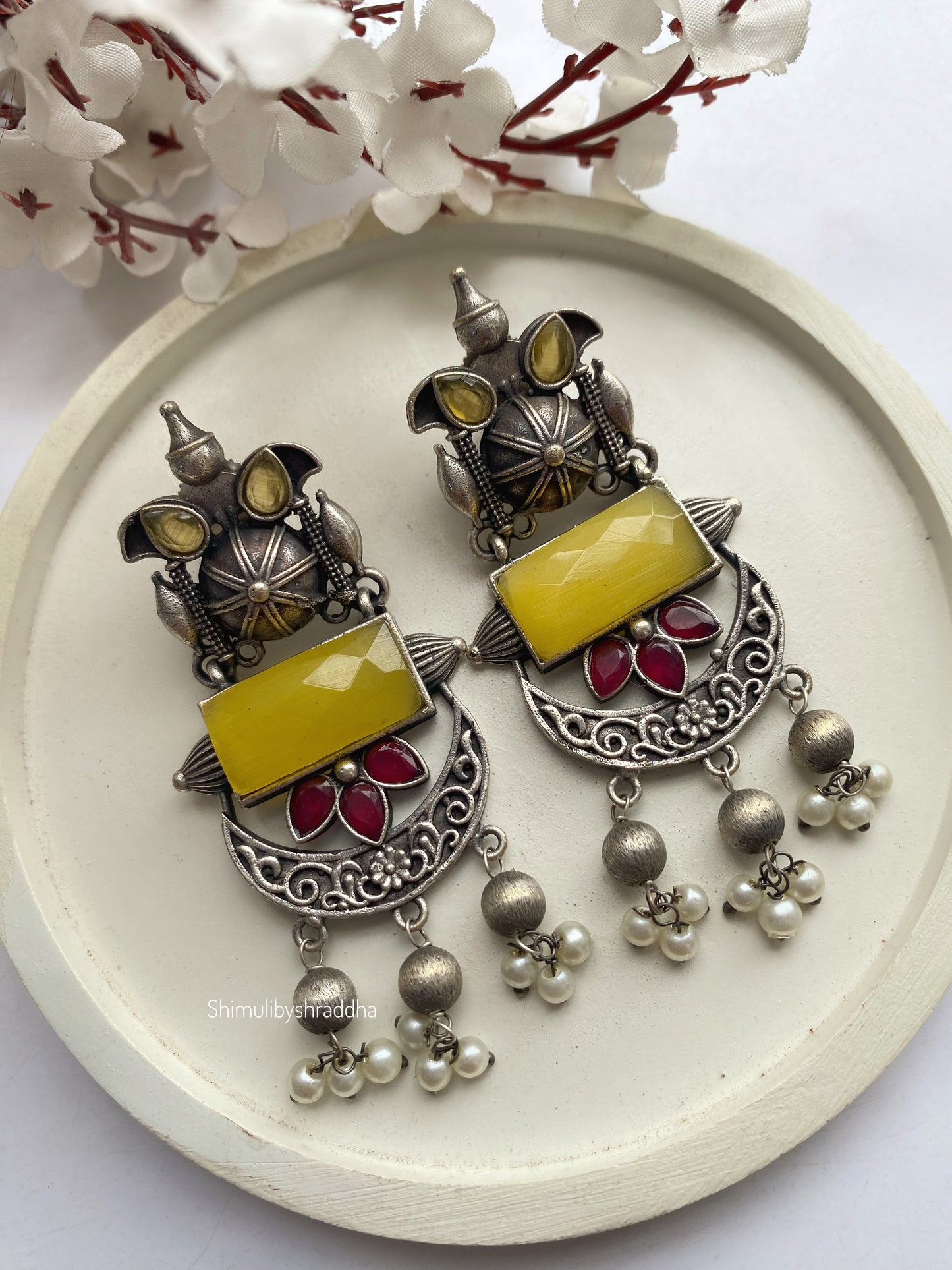 UDITI PEARL EARRINGS