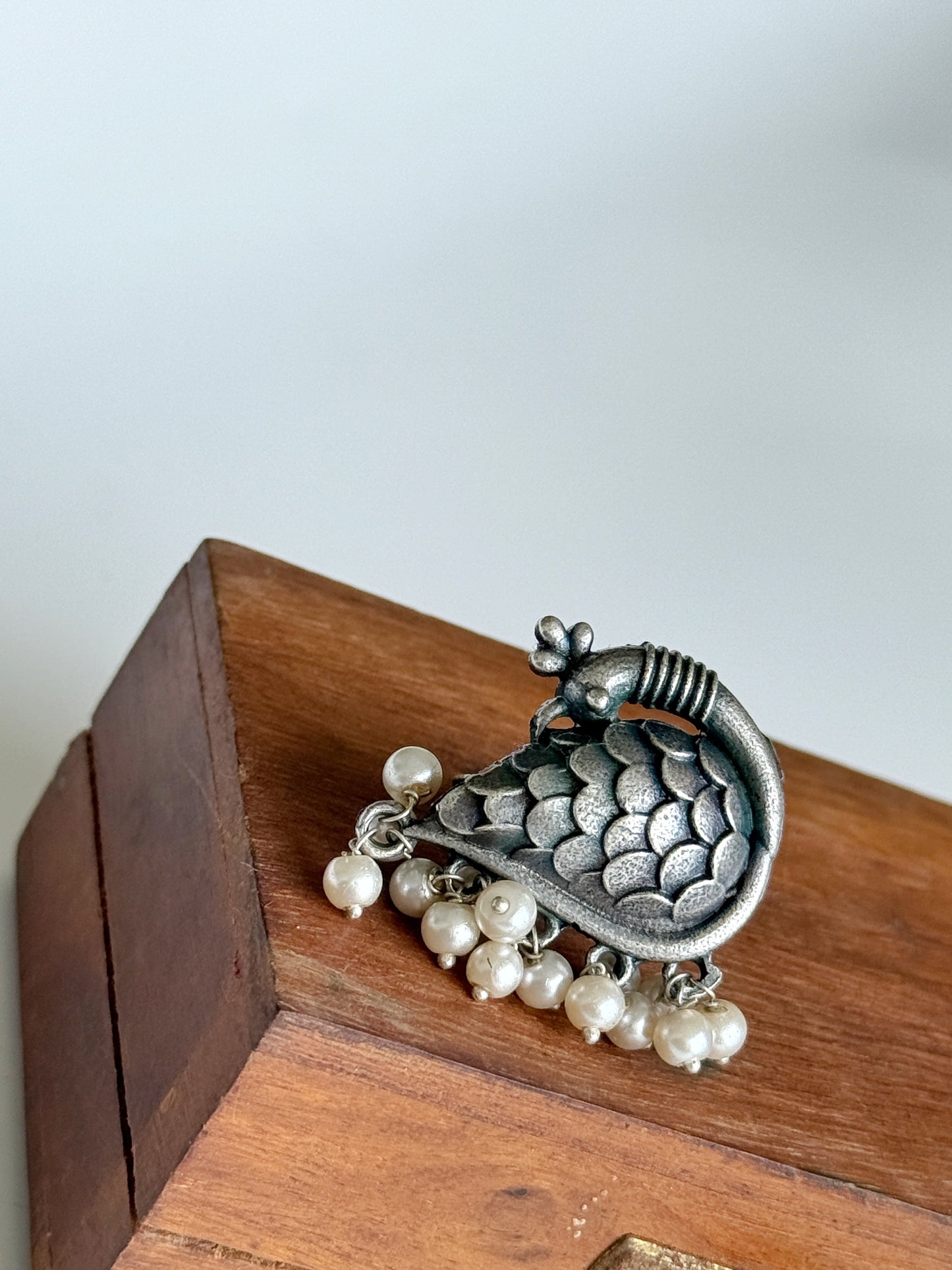 BIRD PEARL SILVERLOOKALIKE ADJUSTABLE RING
