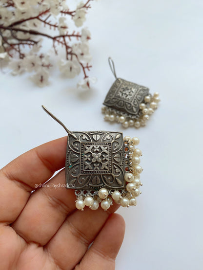 SULOCHANA HOOK EARRINGS