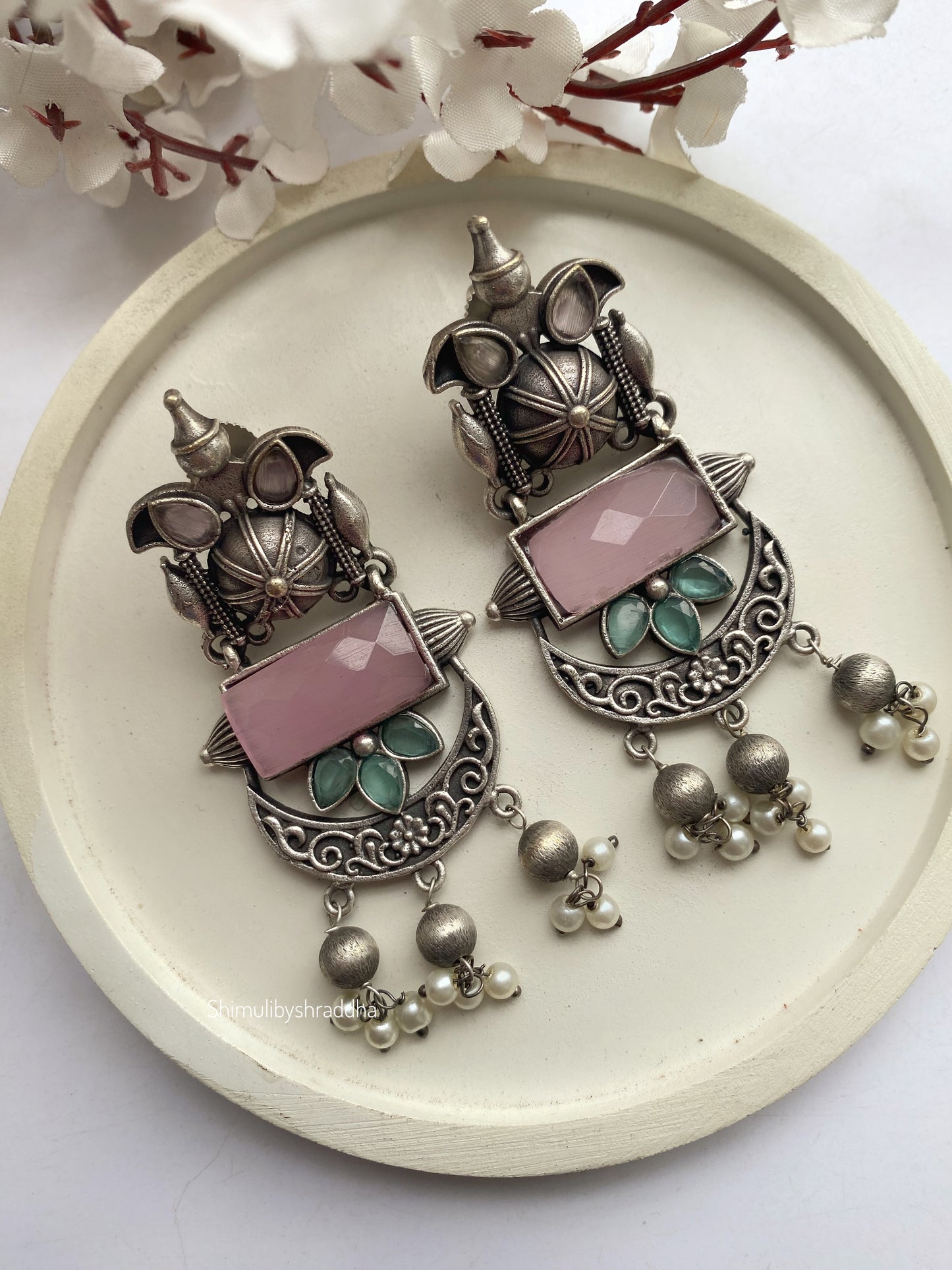 UDITI PEARL EARRINGS