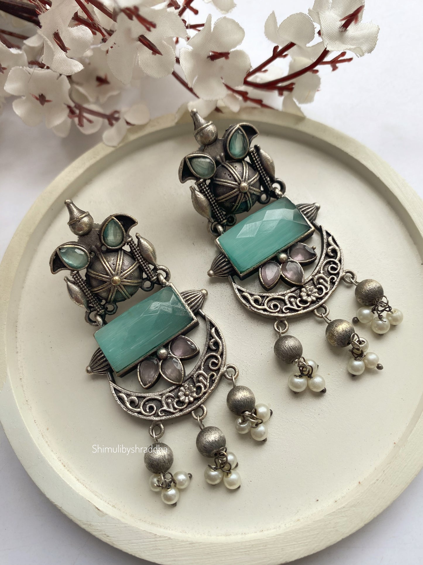 UDITI PEARL EARRINGS