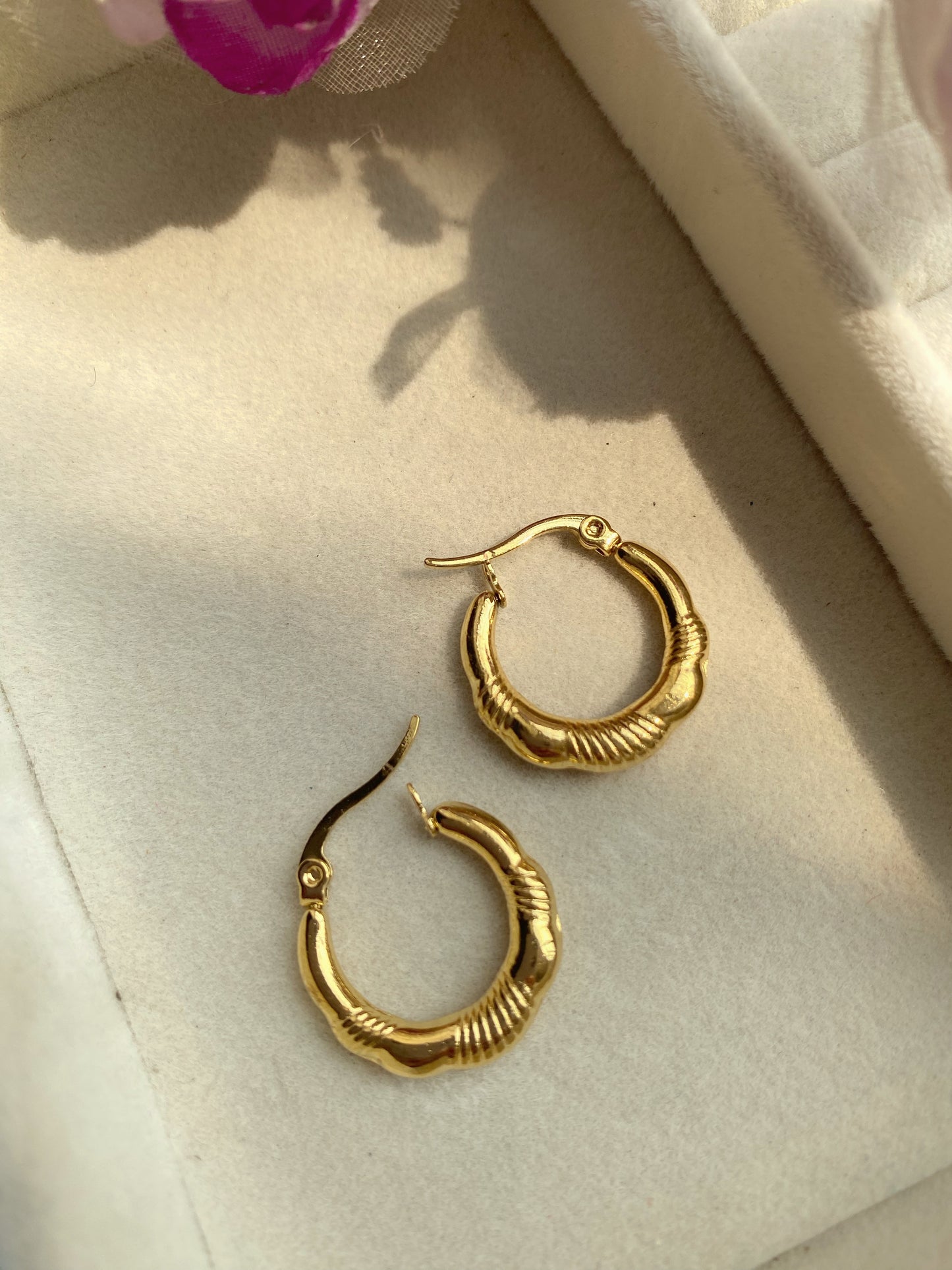 LIA GOLD HOOPS