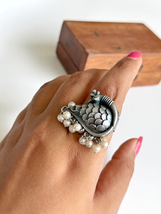 BIRD PEARL SILVERLOOKALIKE ADJUSTABLE RING