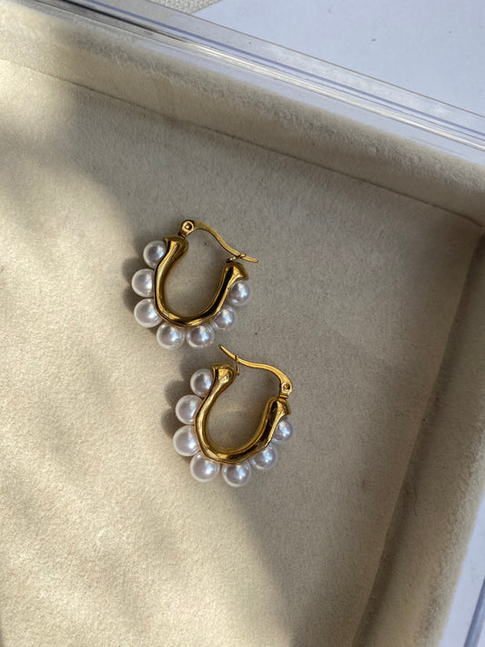 GLORIA PEARL HOOPS