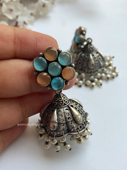 SILVERLOOKALIKE FLOWER PEARL JHUMKA