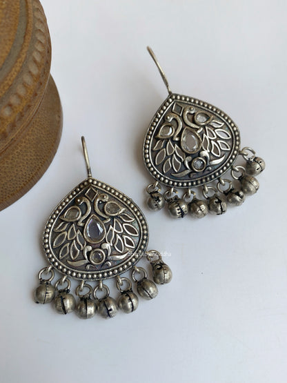 KAMNA HOOK EARRINGS