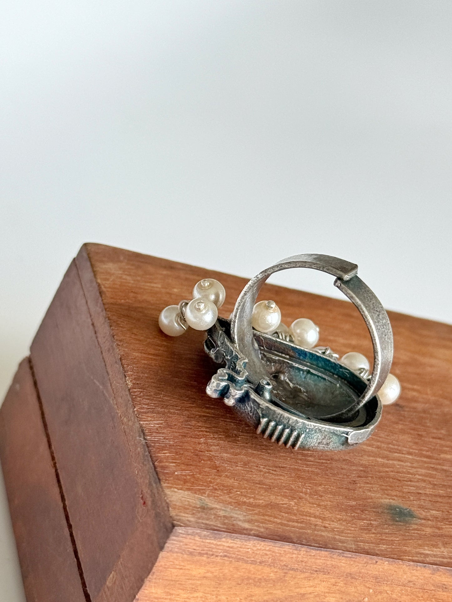 BIRD PEARL SILVERLOOKALIKE ADJUSTABLE RING