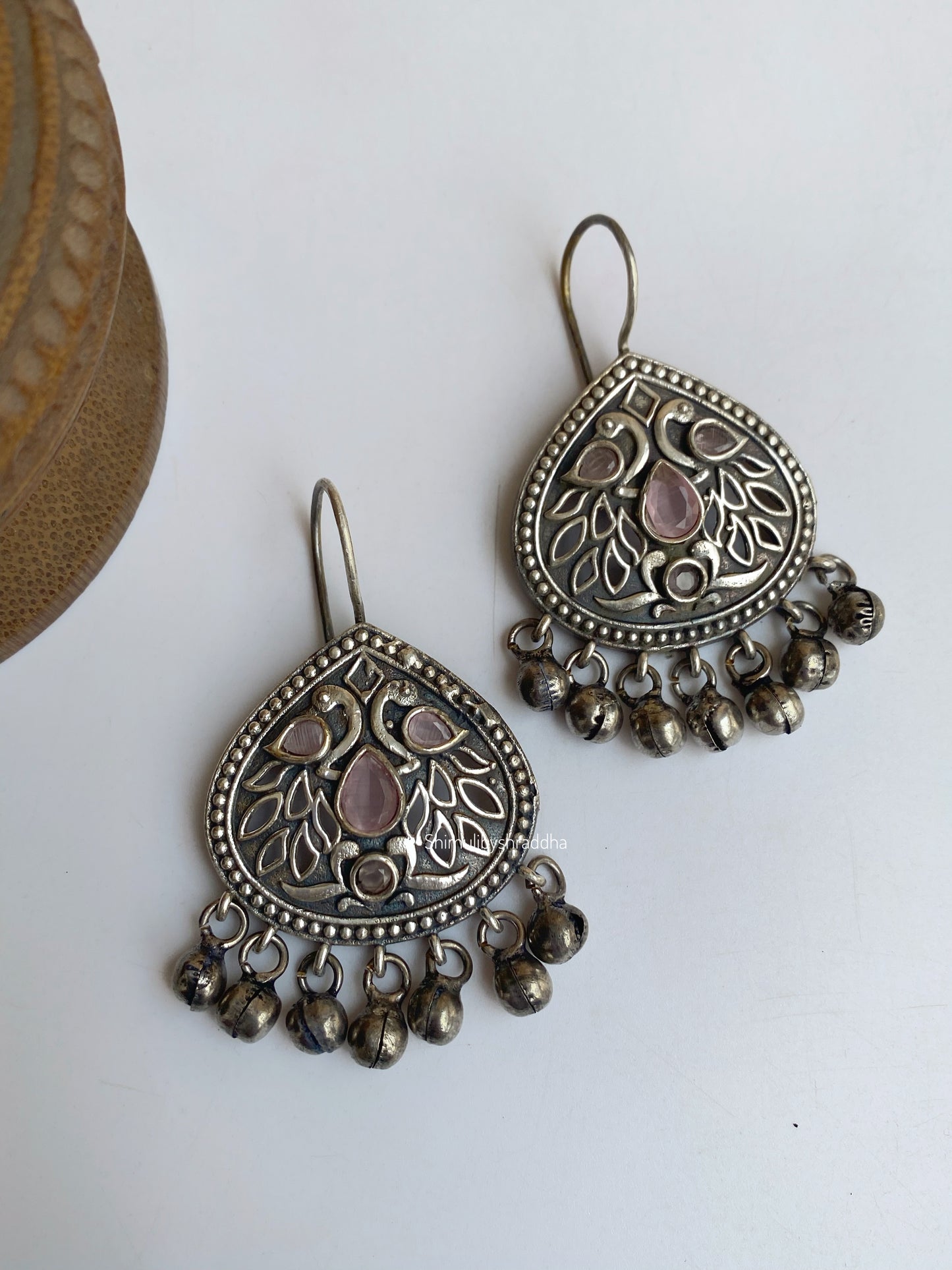 KAMNA HOOK EARRINGS