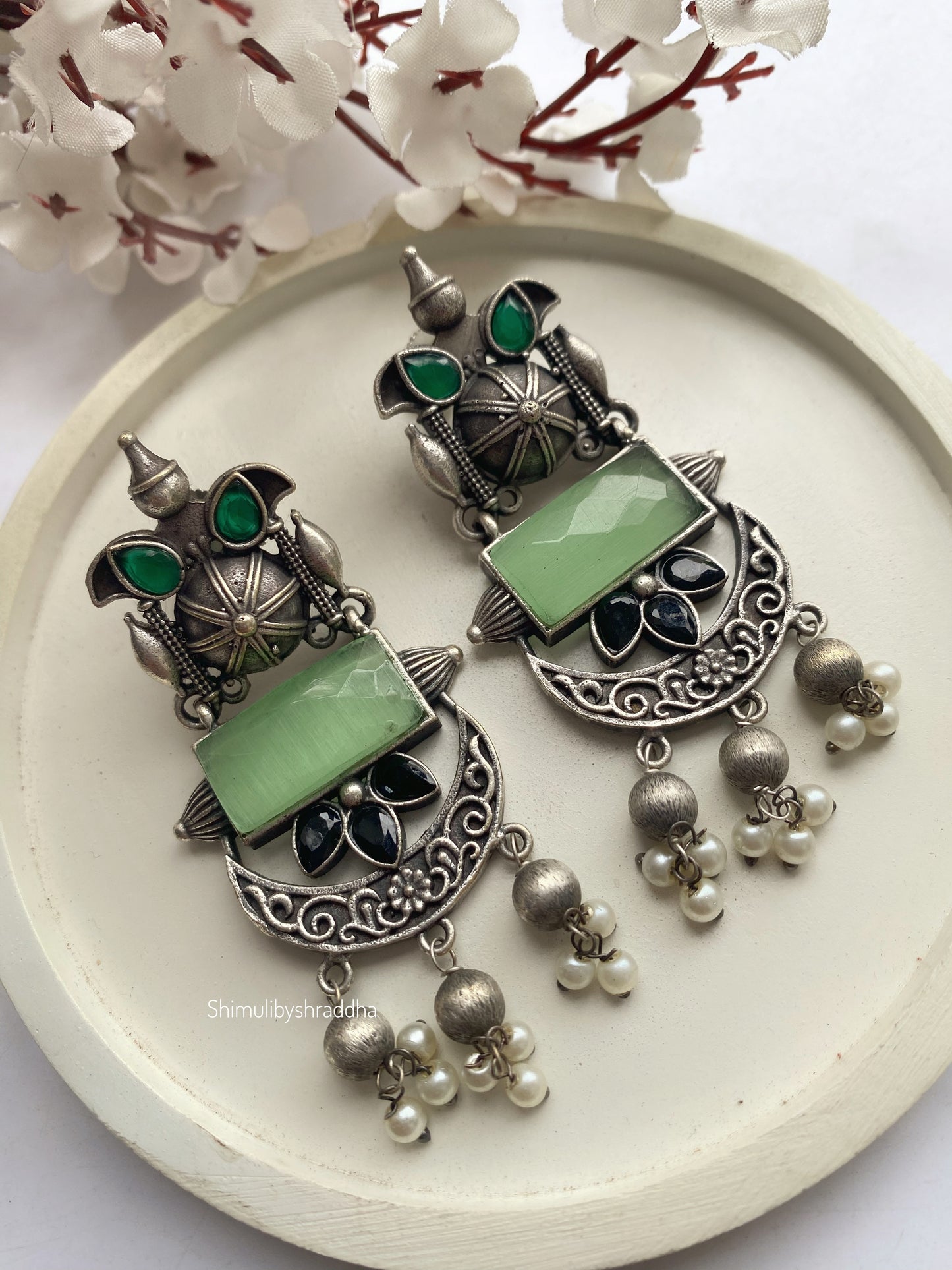 UDITI PEARL EARRINGS