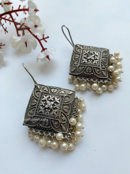 SULOCHANA HOOK EARRINGS