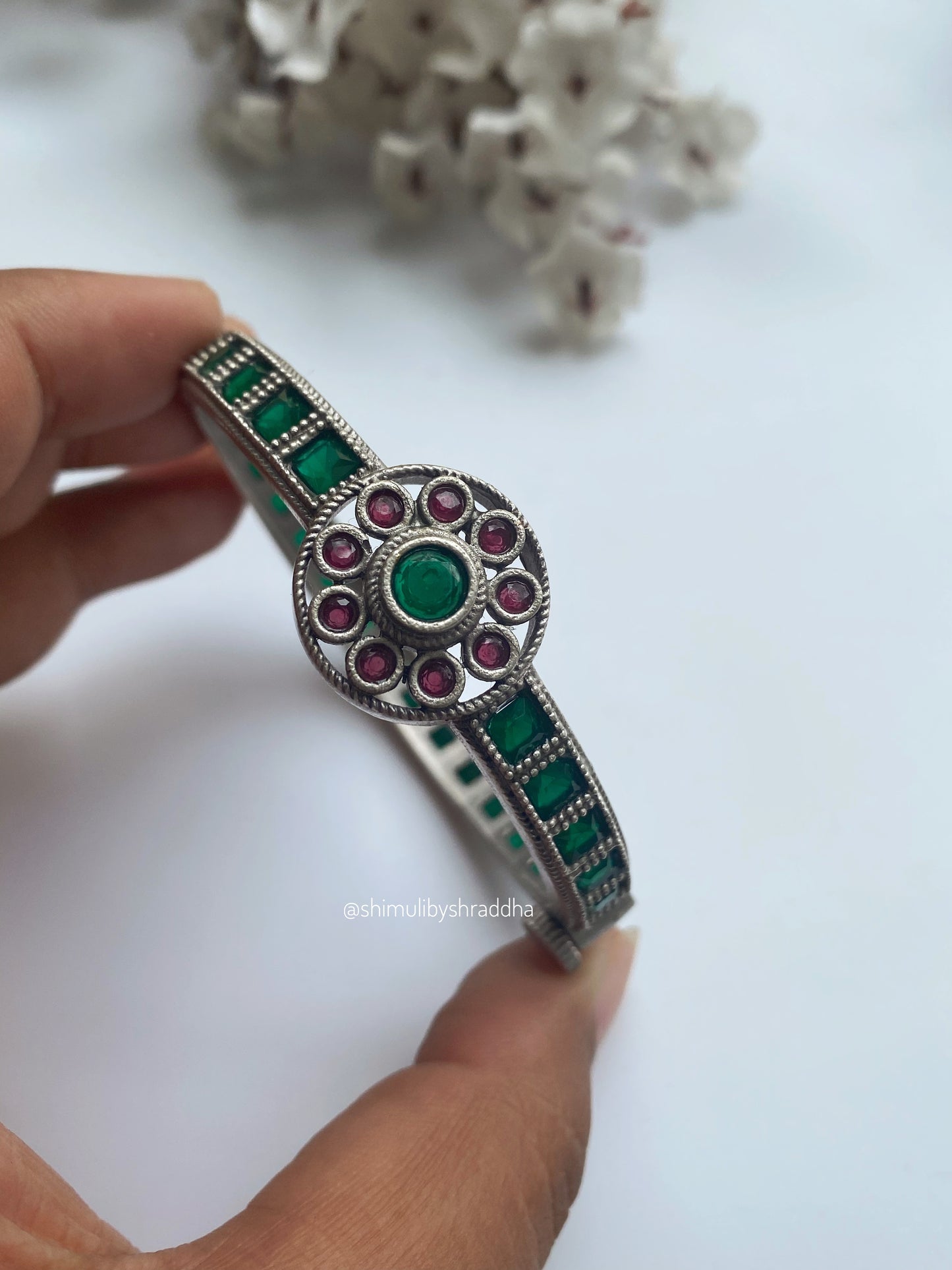 DEVANSHI STONE BANGLE