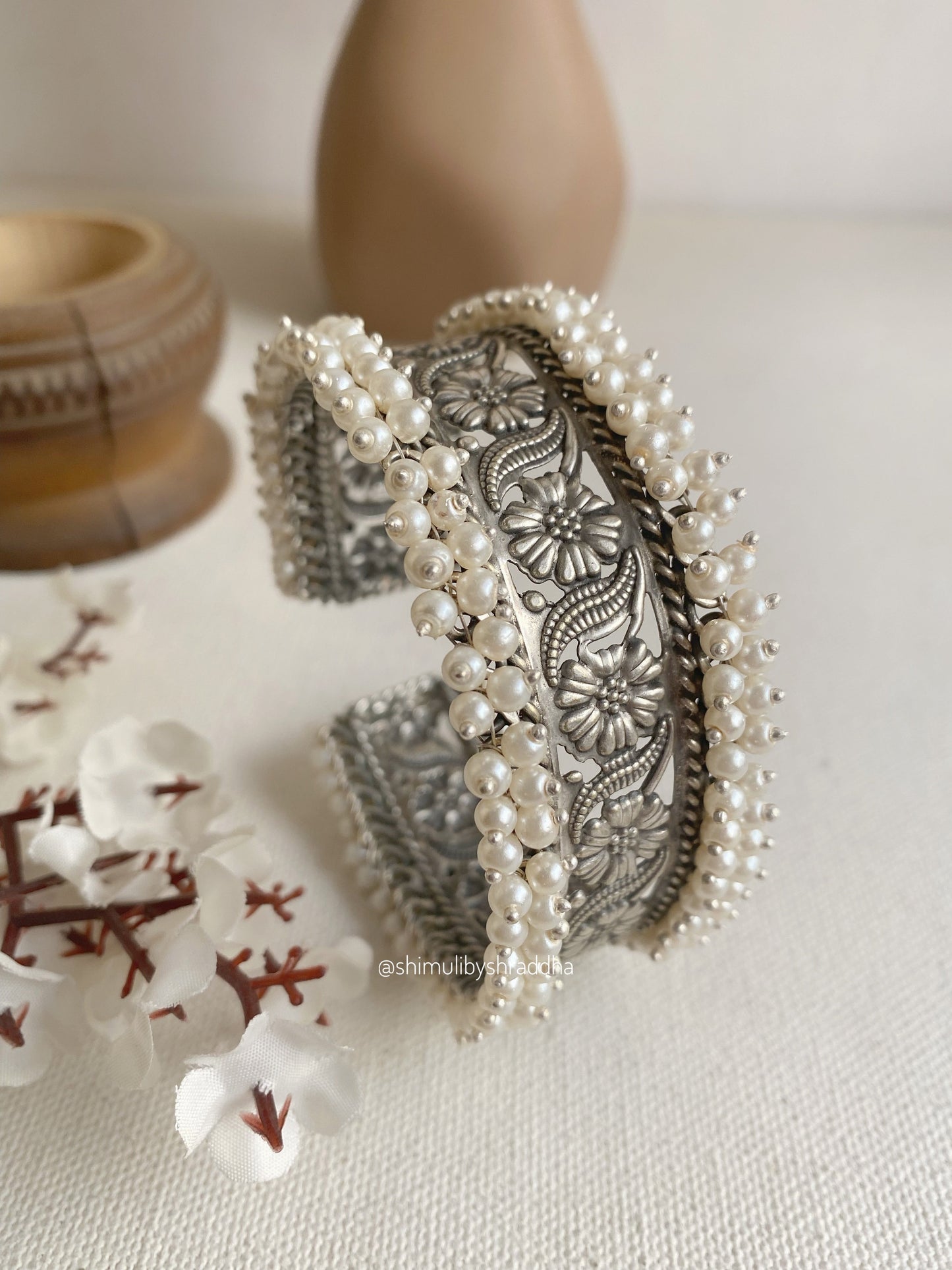 KAMNA PEARL CUFF BANGLE