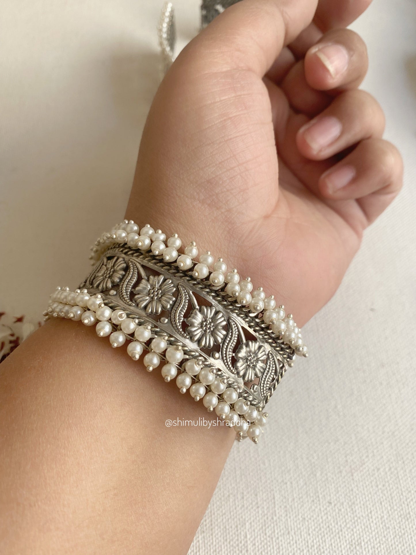 KAMNA PEARL CUFF BANGLE