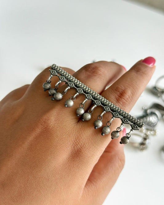 SILVERLOOKALIKE DOUBLE FINGER RING