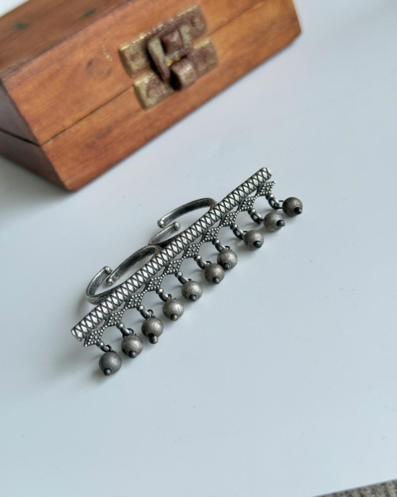 SILVERLOOKALIKE DOUBLE FINGER RING