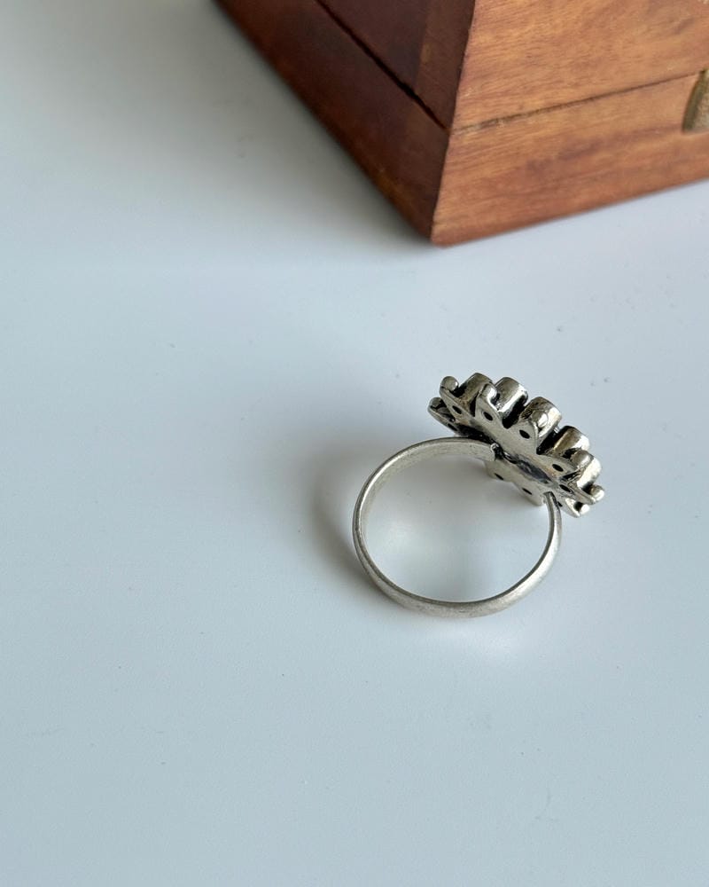 FLOWER STONE RING