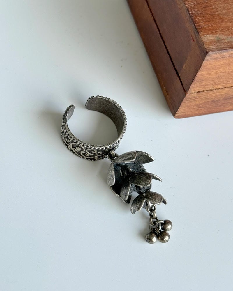 FLOWER LATKAN ADJUSTABLE RING