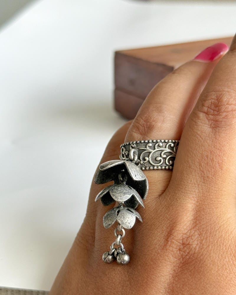 FLOWER LATKAN ADJUSTABLE RING