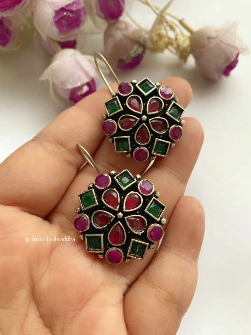 JHANVI HOOK EARRINGS