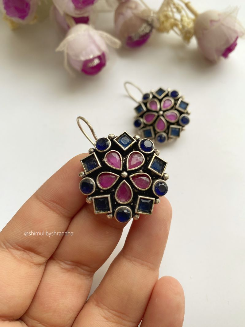 JHANVI HOOK EARRINGS