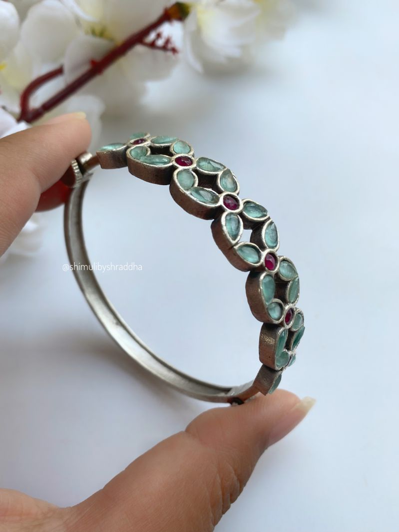 JEEVIKA FLOWER BANGLE