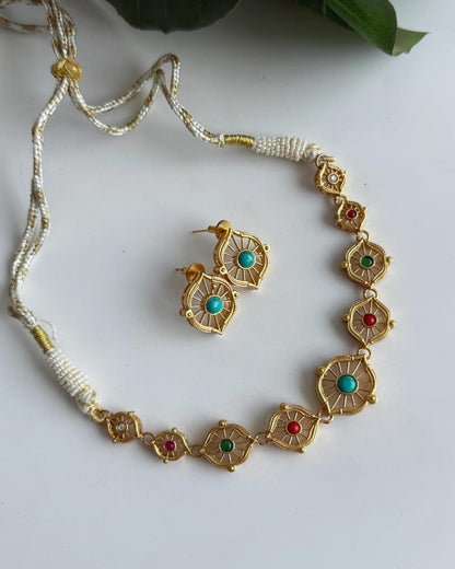 DAMINI SLEEK CHOKER SET