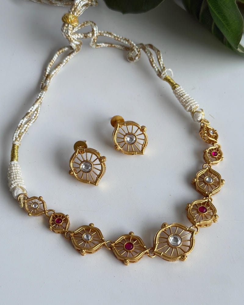 DAMINI SLEEK CHOKER SET