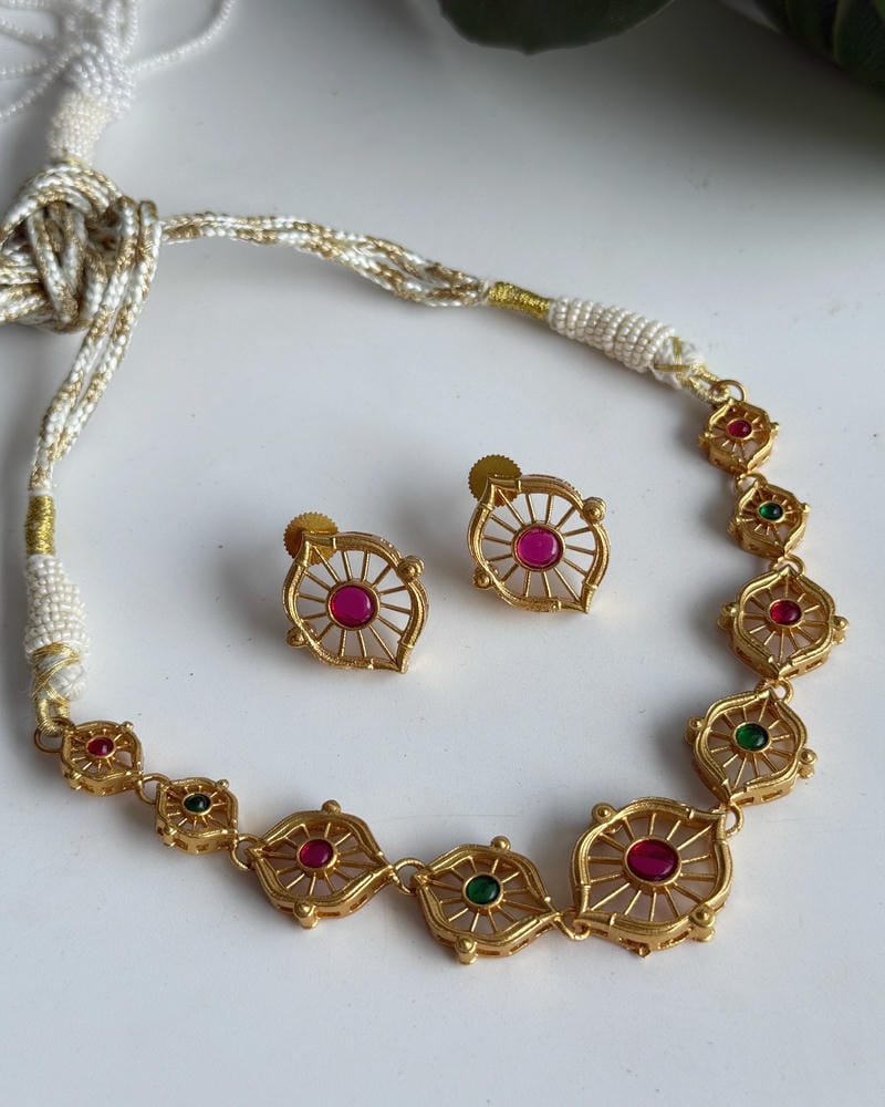 DAMINI SLEEK CHOKER SET