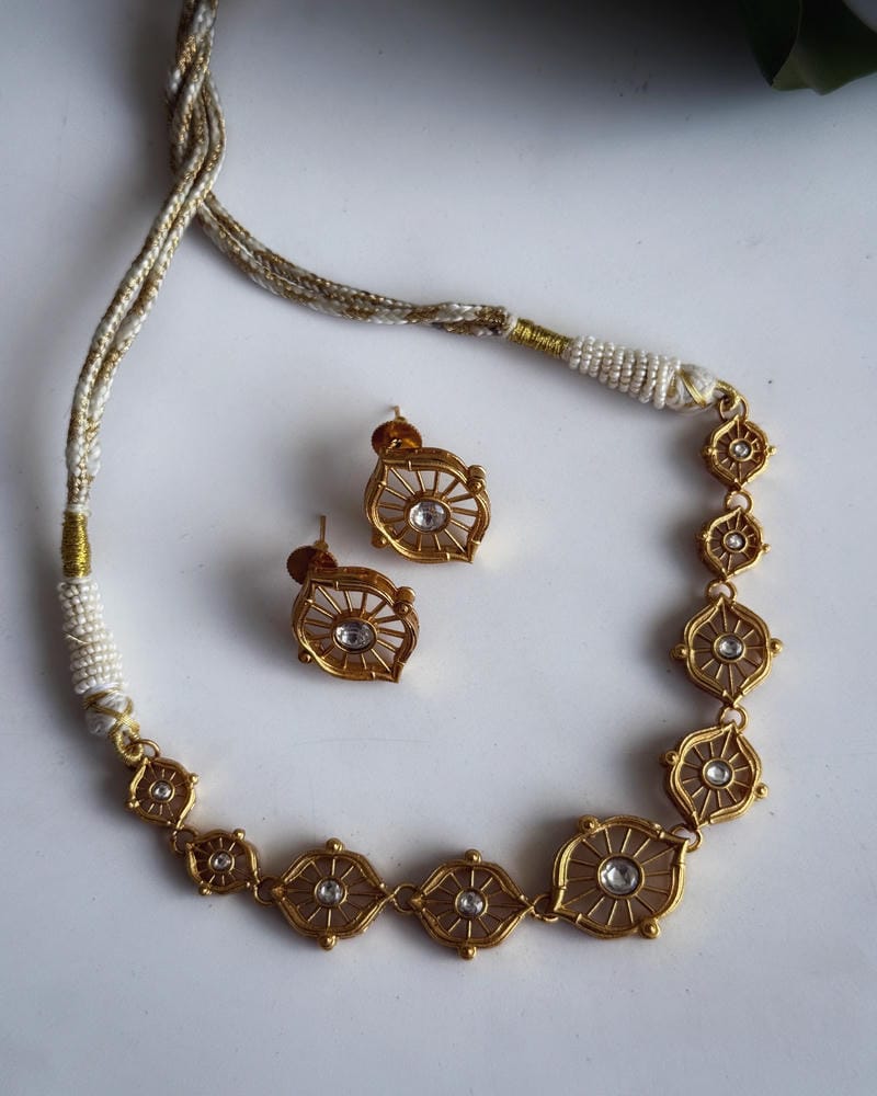DAMINI SLEEK CHOKER SET