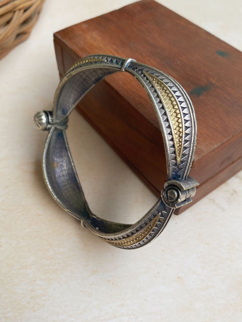 JANYA DUAL TONE BANGLE