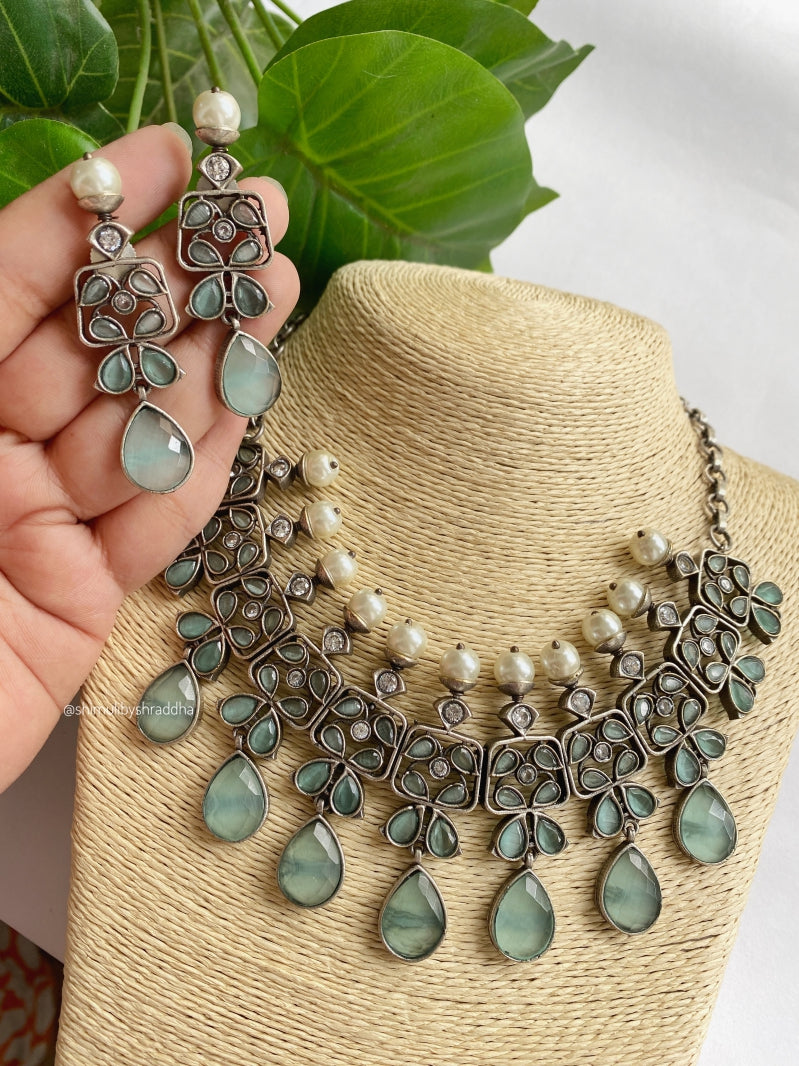 SILVERLOOKALIKE STONE NECKLACE SET