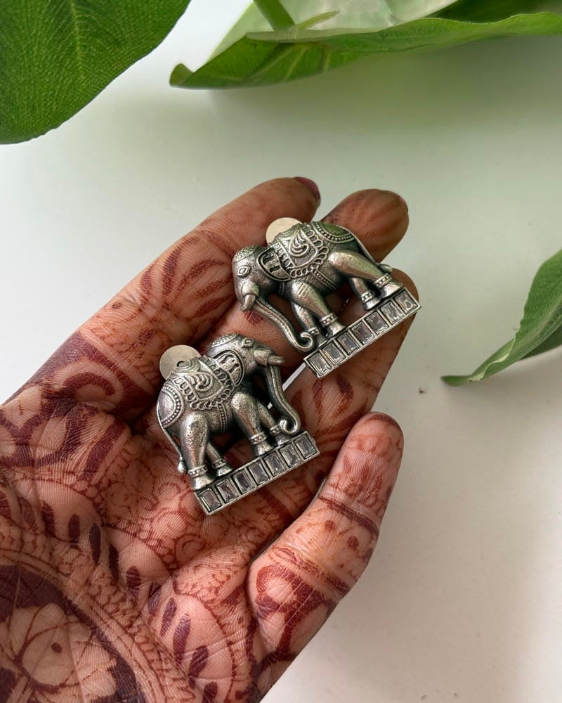 HANSHIKA STONE EARRINGS