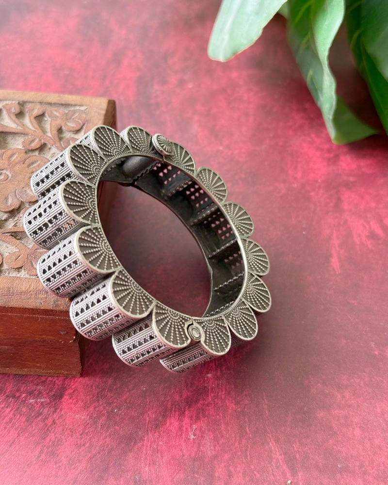 CHITRA OPENABLE BANGLE