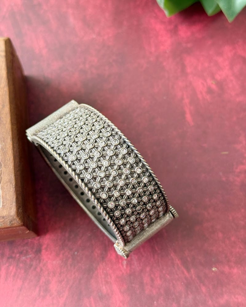 SAMRIDHI STONE BANGLE