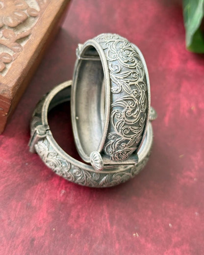 POORNIMA OPENABLE BANGLE