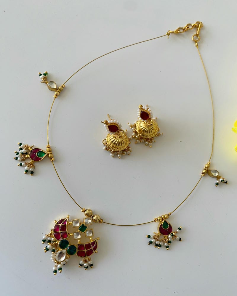 INVISIBLE CHAIN NECKLACE SET