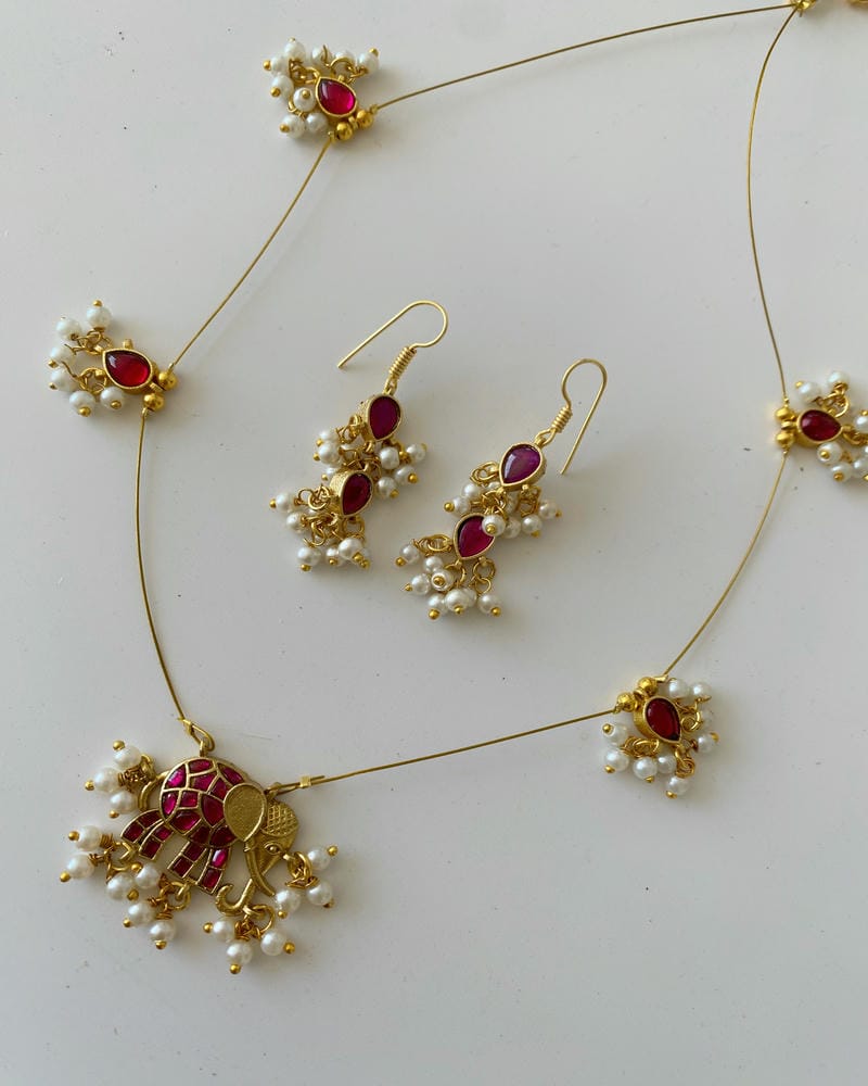 INVISIBLE CHAIN NECKLACE SET