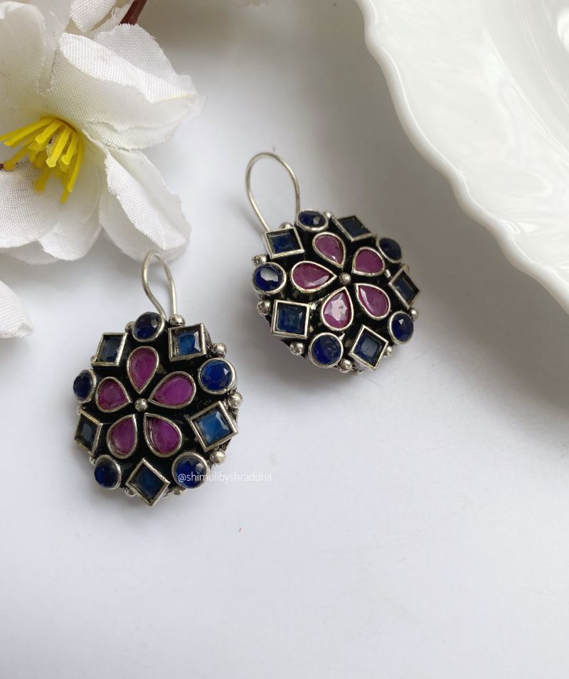 JHANVI HOOK EARRINGS