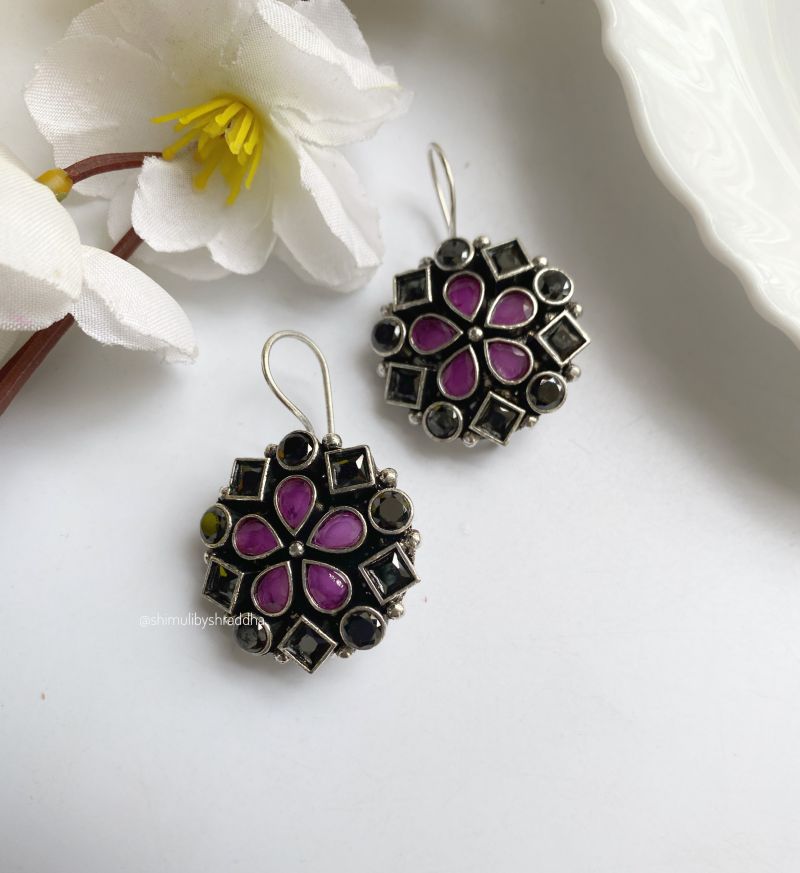 JHANVI HOOK EARRINGS